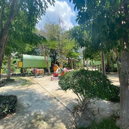 Готель Oyo 966 Boss Khaoyai Ban Bung Toei Екстер'єр фото
