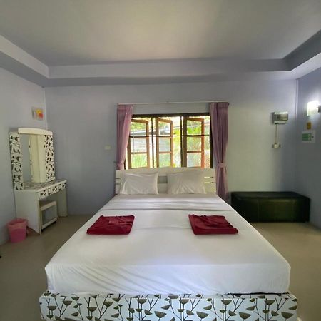 Готель Oyo 966 Boss Khaoyai Ban Bung Toei Екстер'єр фото