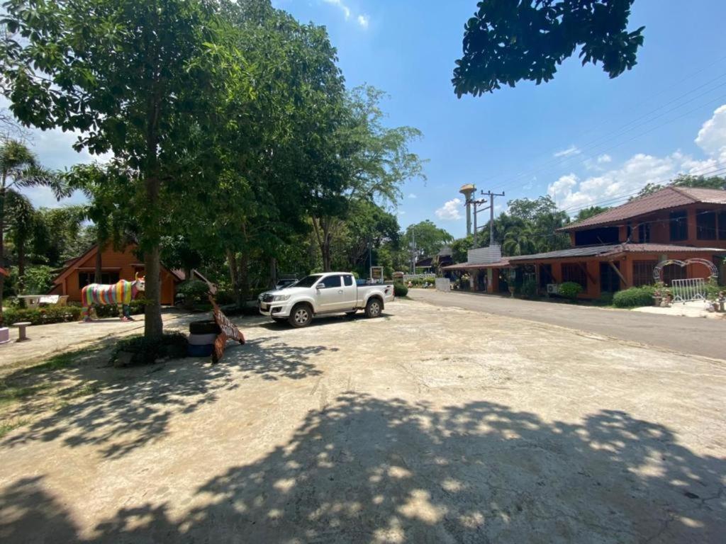 Готель Oyo 966 Boss Khaoyai Ban Bung Toei Екстер'єр фото