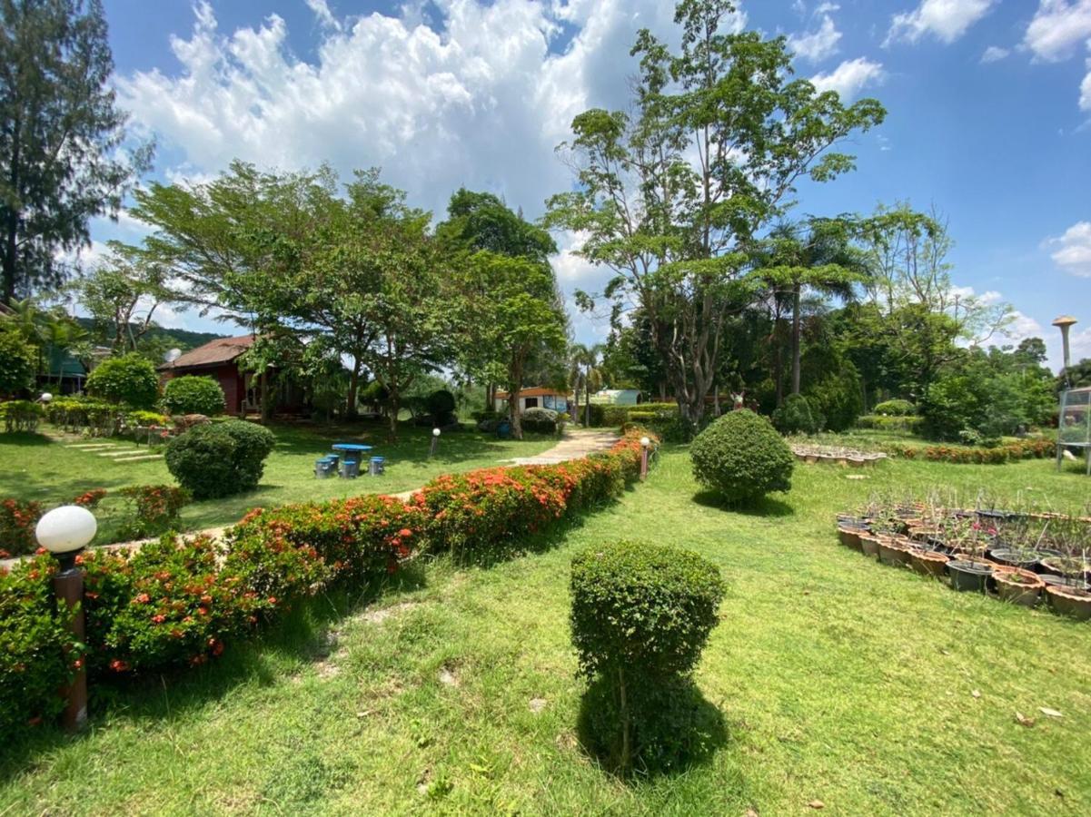 Готель Oyo 966 Boss Khaoyai Ban Bung Toei Екстер'єр фото